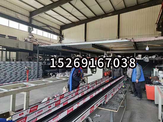 斷橋鋁型材腔體填充聚氨酯發(fā)泡機(圖5) T40D中間打孔的鋁型材發(fā)泡設備案例